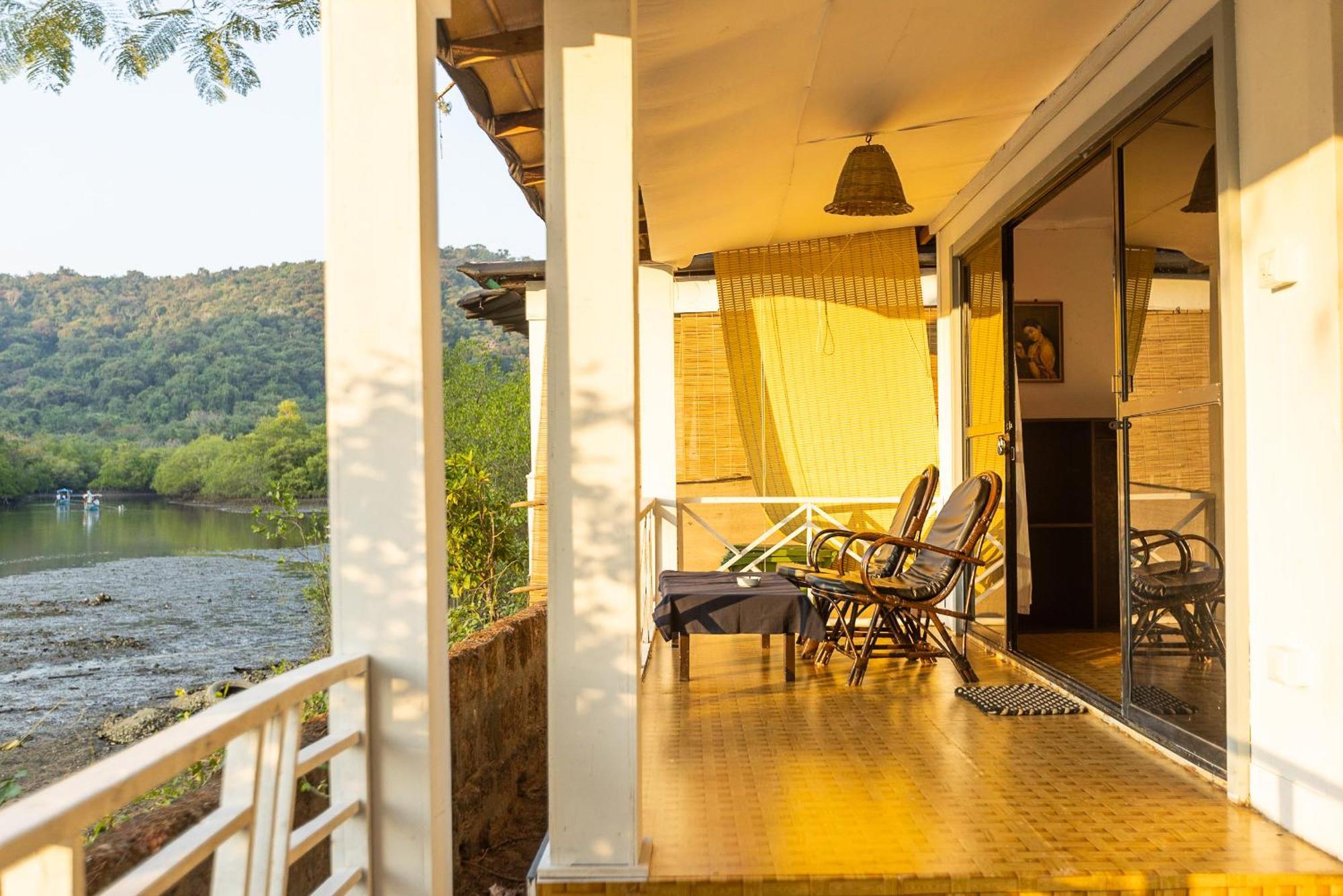 Resort Feather Touch And Palolem