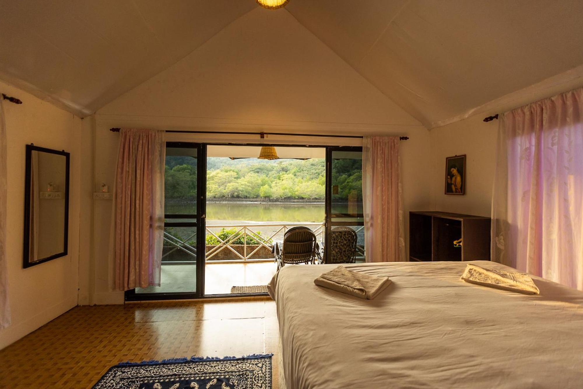 Resort Feather Touch And Palolem