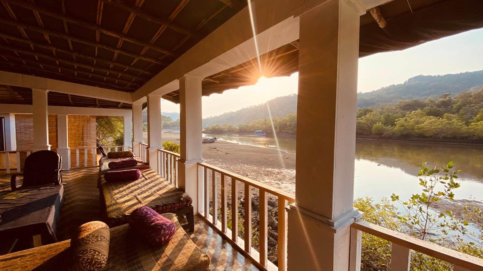 Resort Feather Touch And Palolem